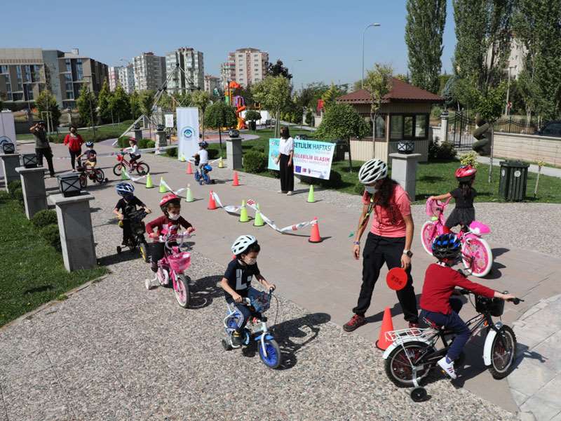 Uğur Mumcu Parkı’nda çocuklar pedalladı