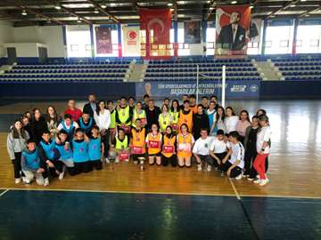 19 Mayıs Spor Şenliği Voleybol Gençler Turnuvası ile devam etti