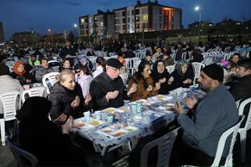 Başkan Kurt iftarını Ihlamurkent’te yaptı