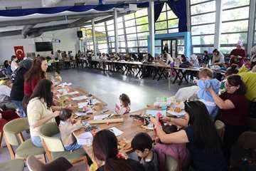 Kazım Kurt’un desteğiyle anneler Alaaddin Park Cafe’de buluştu