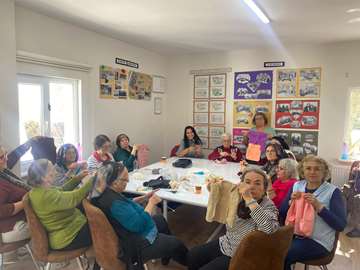 Koca Çınar müdavimlerinden Halk Market’e bayram hediyesi