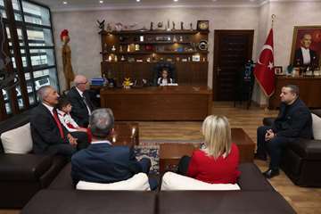 Odunpazarı’nda 23 Nisan geleneği sürdü: başkanlık makamı minik Melis’e emanet