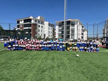 Yaz Spor Okulları Futbol Turnuvası'nda dostluk kazandı